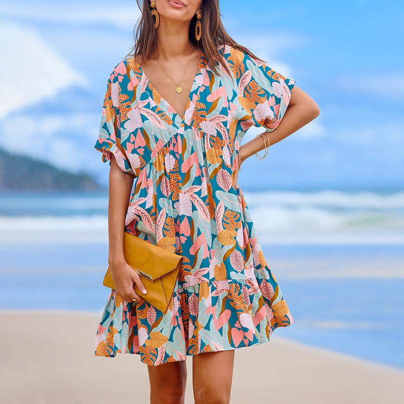 hongfeng’s beach dress collection features stunning floral patterns for a graceful beach look.